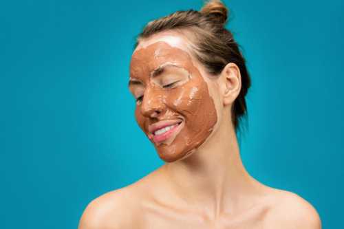 Ефективна маска для омолодження і очищення обличчя з дріжджами і перекисом водню