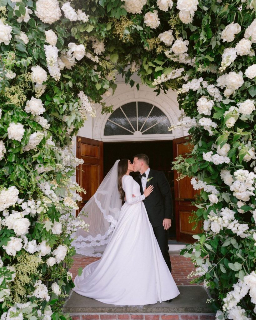 Пара тижня: фотозвіт з весілля моделі Олівії Калпо та футболіста Крістіана Маккафрі
