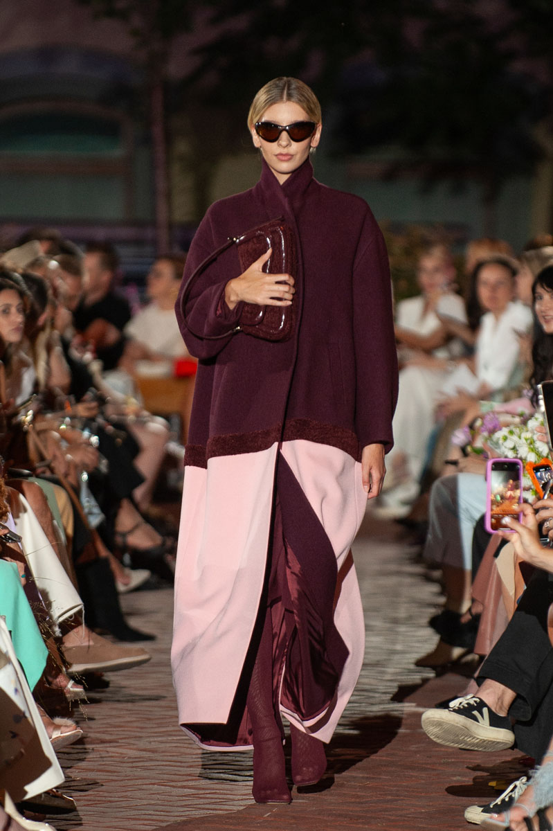 UFW SS’25: панування відтінку cherry red у колекції the COAT by Katya Silchenko