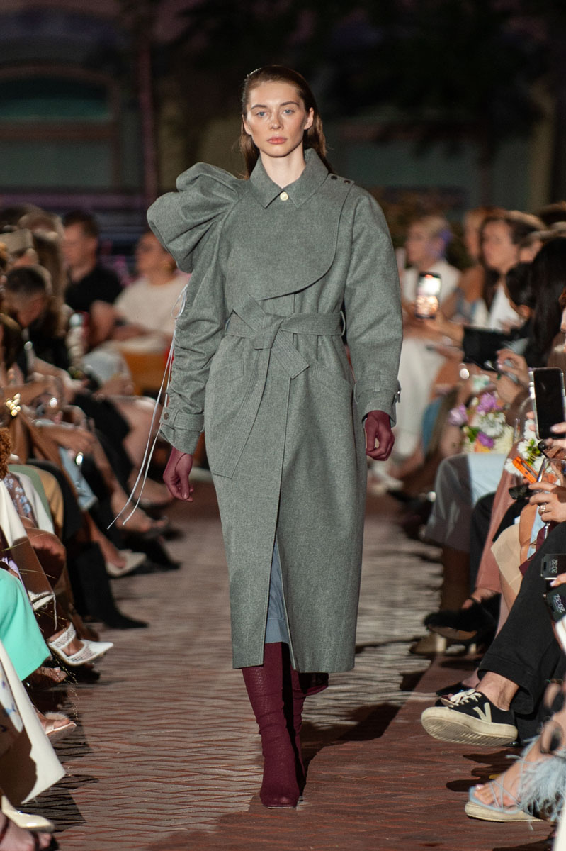 UFW SS’25: панування відтінку cherry red у колекції the COAT by Katya Silchenko