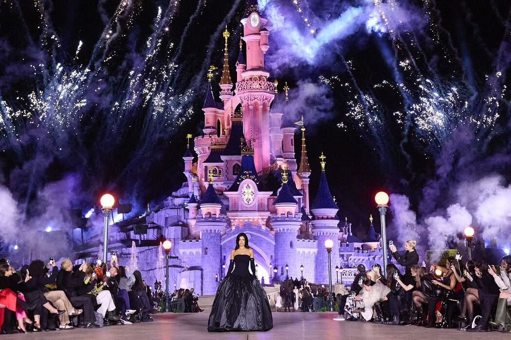 Кайлі Дженнер та Діснейленд: як минуло модне шоу Coperni в Парижі