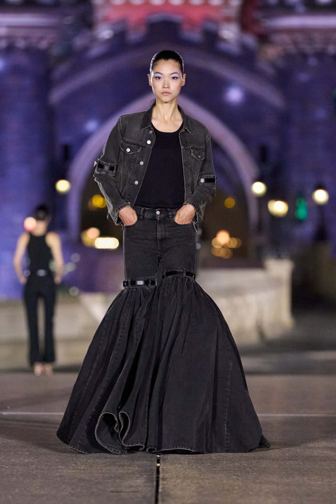 Кайлі Дженнер та Діснейленд: як минуло модне шоу Coperni в Парижі