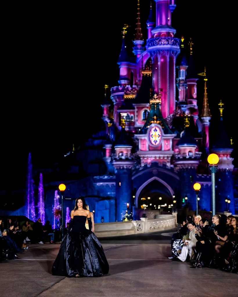 Кайлі Дженнер та Діснейленд: як минуло модне шоу Coperni в Парижі
