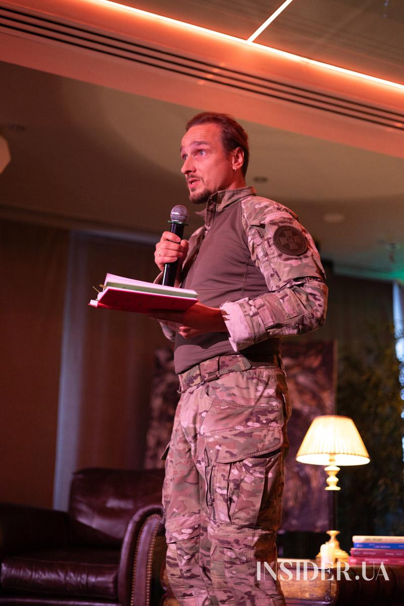 «Читай серцем»: благодійний поетичний вечір на підтримку артилерійської розвідки