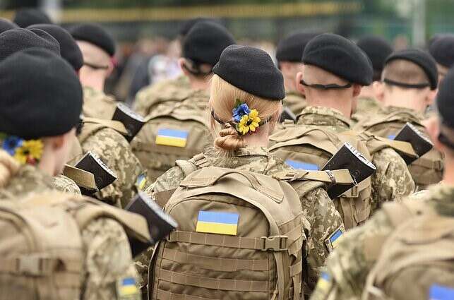 У ЗСУ служать понад 70 тисяч жінок, понад 5500 — на передовій