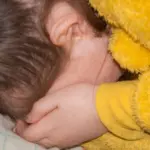 Ніколи не кажіть цій дитині перед сном: фраза, яка дивним…