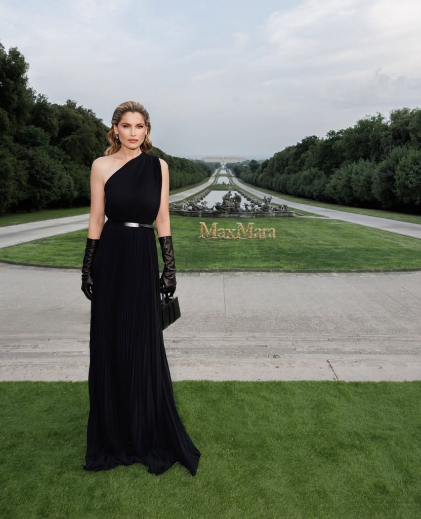 Гвінет Пелтроу, Шерон Стоун та Дева Кассель на показі Max Mara