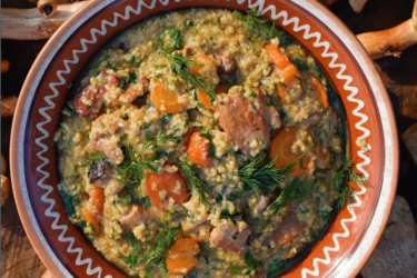 Козацький куліш із першими грибами