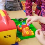 Що робити, якщо діти знову б'ються через іграшку? Одна фраза…