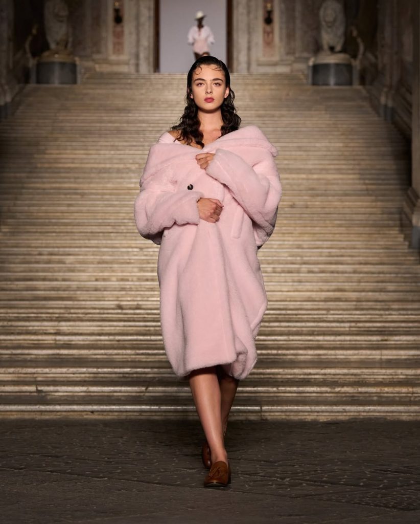 Гвінет Пелтроу, Шерон Стоун та Дева Кассель на показі Max Mara