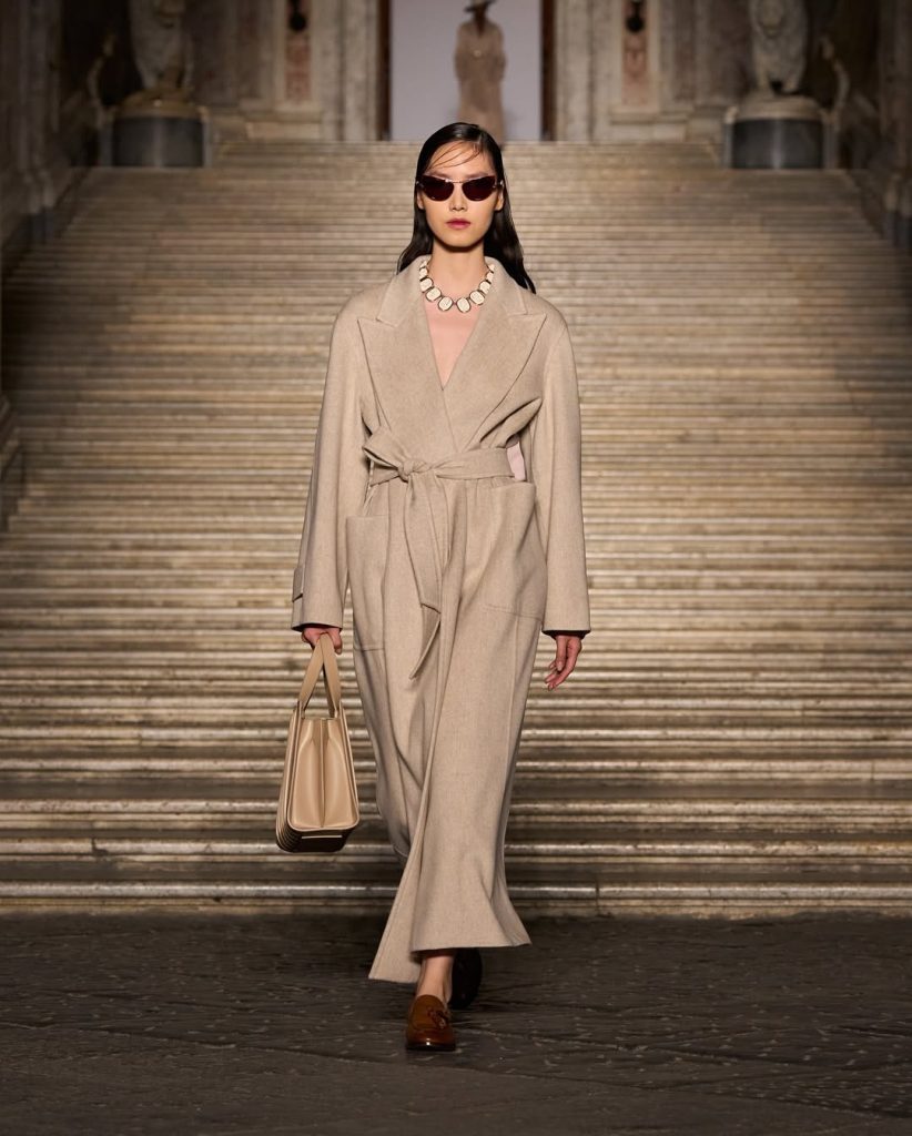 Гвінет Пелтроу, Шерон Стоун та Дева Кассель на показі Max Mara