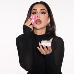 Худа Каттан повертає собі повне право власності на Huda Beauty (Фото: Huda Beauty)