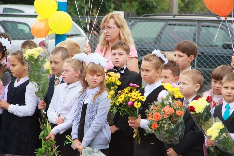 Хто може змусити учнів носити певну шкільну форму, розповіли у Міносвіти. Дети