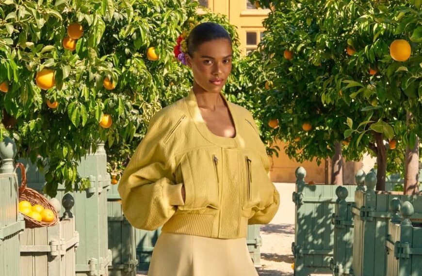 Летиція Каста, Тіна Кунакі та інші селебриті на показі Jacquemus SS’26