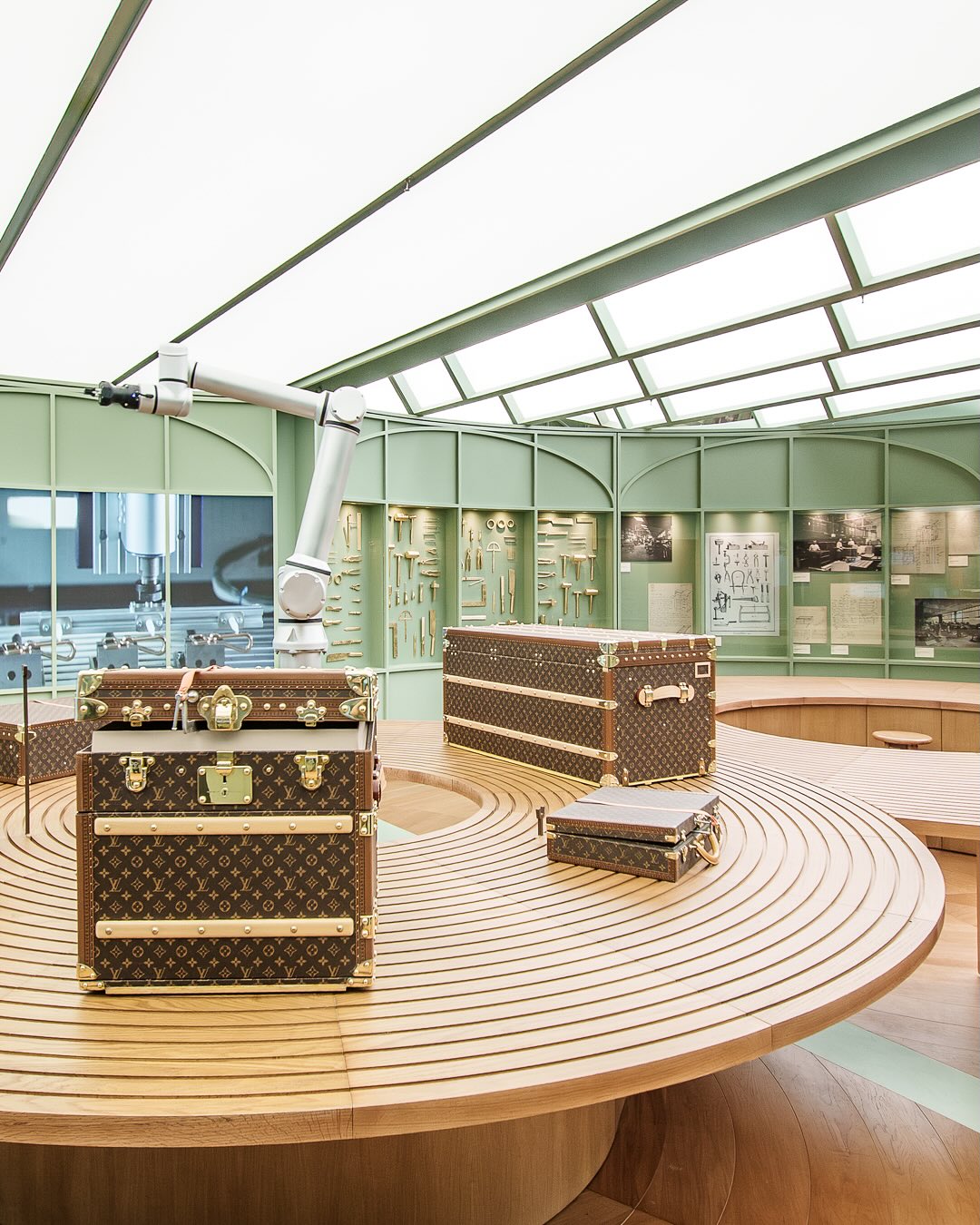 Louis Vuitton опинився у центрі скандалу