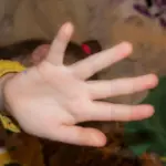 Як навчити дитину не чіпати небезпечні предмети: хитрість, що запам'ятовується