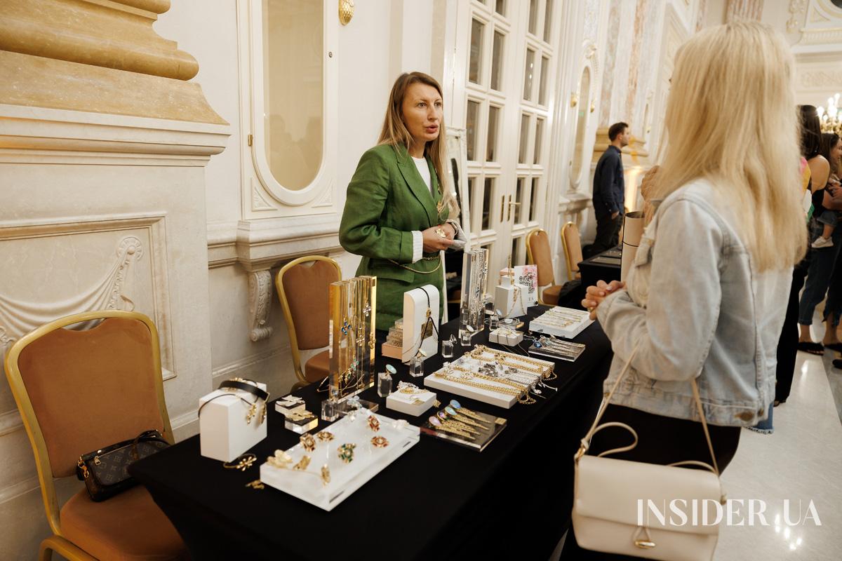 Творчість і допомога країні: як минув атмосферний Fairmont Charity Market