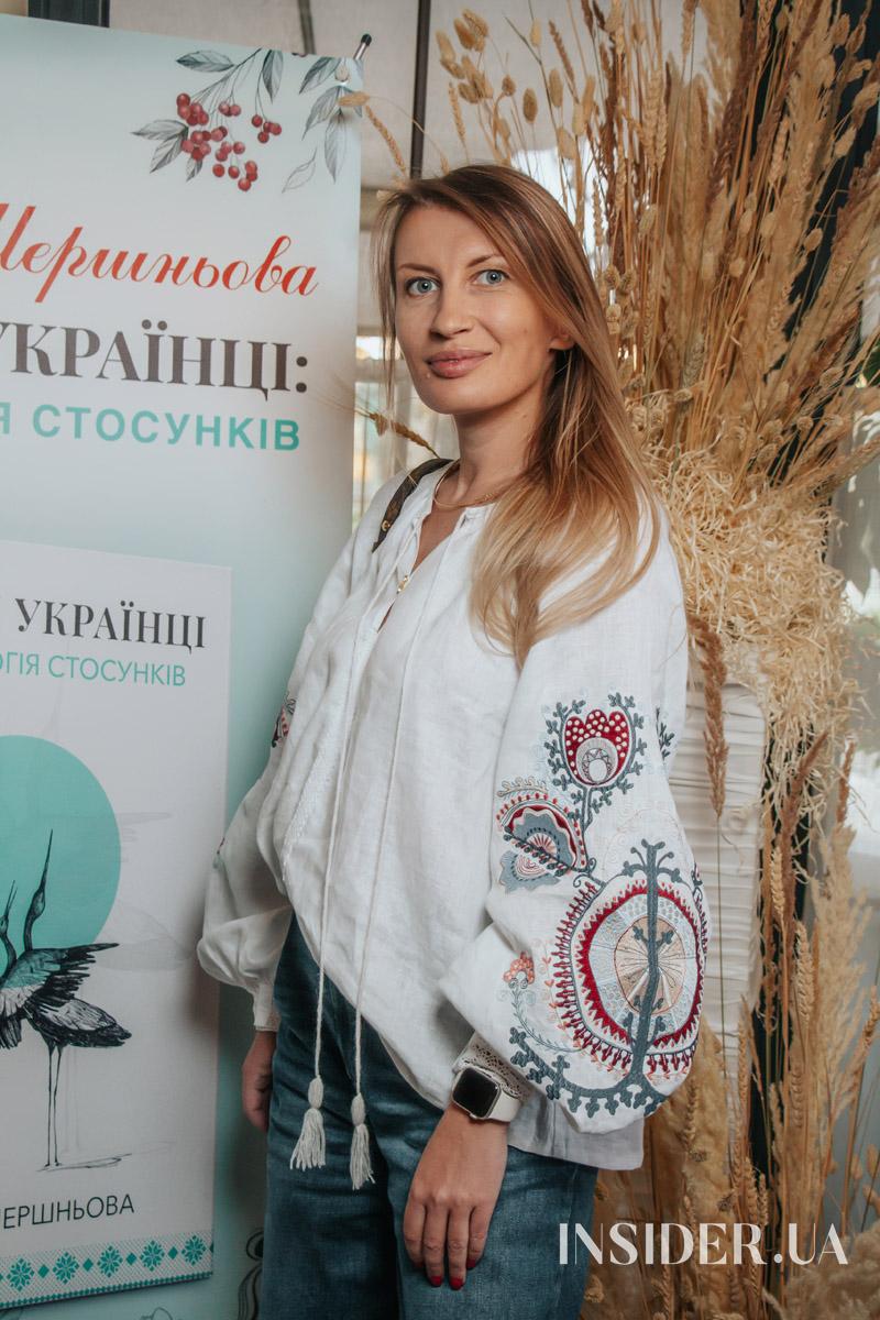 Раміна та інші гості на презентації книги Олени Шершневої