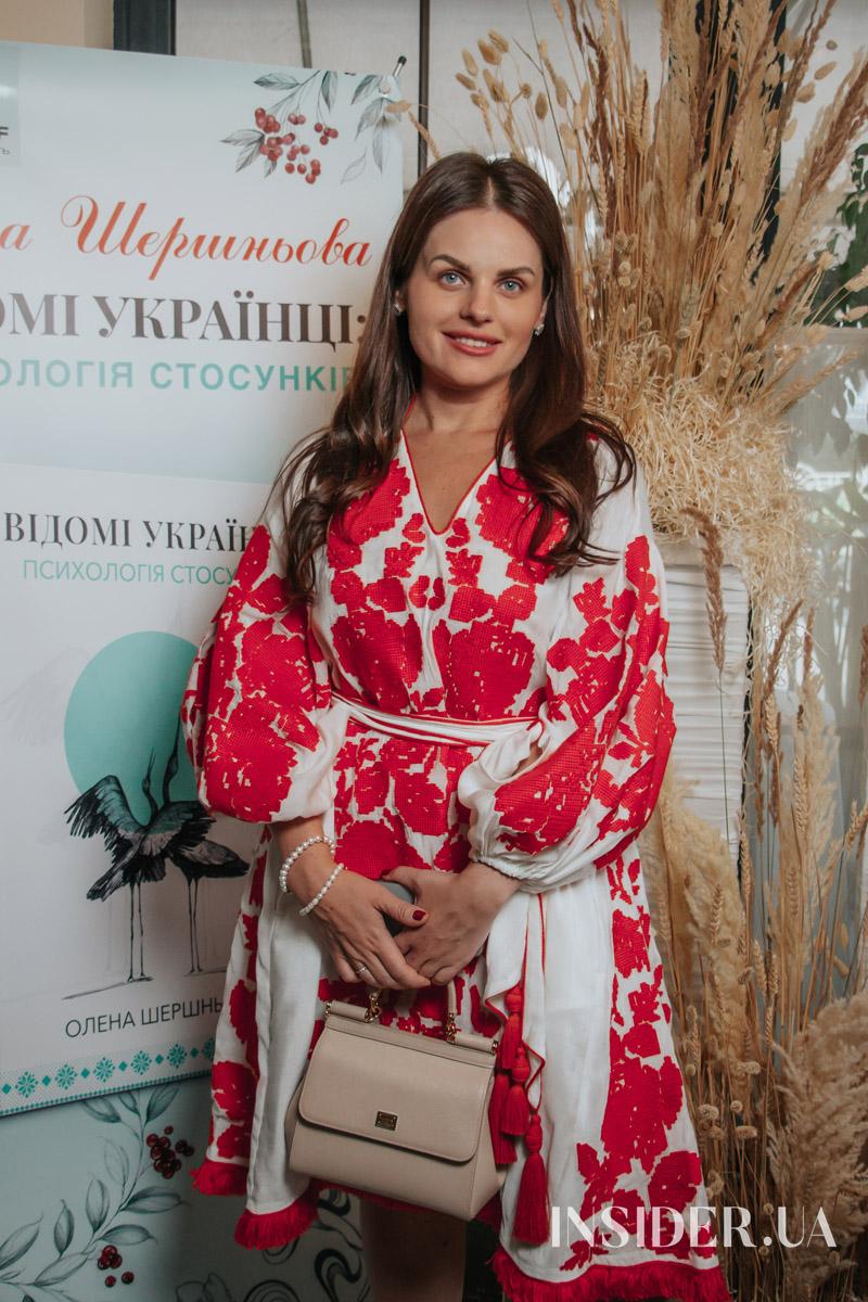 Раміна та інші гості на презентації книги Олени Шершневої