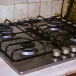 Як відмити каструлю, що пригоріла: копійчаний порошок, який впорається з…