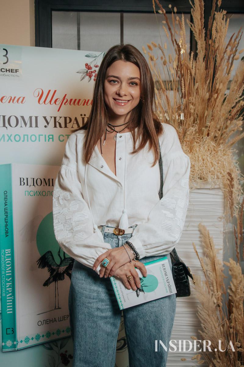 Раміна та інші гості на презентації книги Олени Шершневої