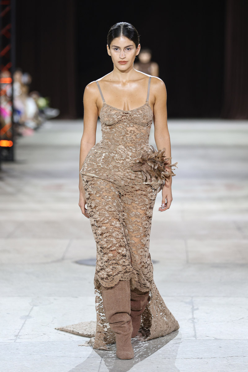 Історія кохання під куполом моди: незабутній фінал Ukrainian Fashion Week SS’26
