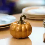 Сезонне сервірування та дизайнерське крісло для затишних вечорів: інтер'єрний дайджест…