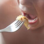 Ці продукти під забороною: що не можна їсти дітям до…
