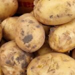 Як посмажити картоплю без прилипання: хитрість з льодом, яка змінить…