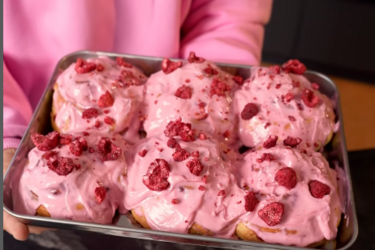 Малинові сінабони: красива і смачна випічка