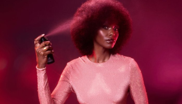 Kayali покладається на спрей All Over Spray від Aptar Beauty для своїх нових спреїв для тіла та волосся