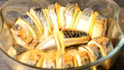 Запечена скумбрія: ніжна рибка з лимоном та цибулею – смакота,&hellip;