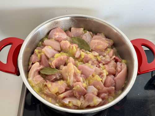 Україночка 83 Швидкий рецепт курки: ніжна м’ясо-смакота, яка тане в роті – гості будуть у захваті!…