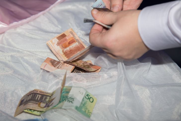 Скільки давати кишенькових грошей: поради матусям з розрахунком на вік дитини