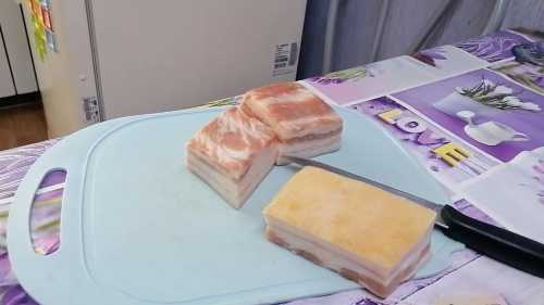 Ніжна шкварочка: швидкий рецепт засолки сала, щоб шкірка завжди танула&hellip;