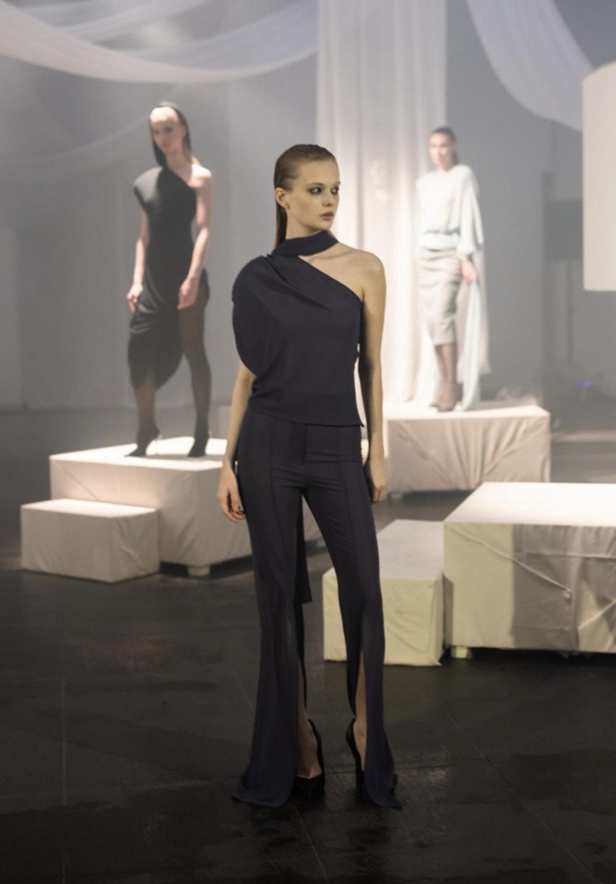 Сучасний силует KRIS MARÁN