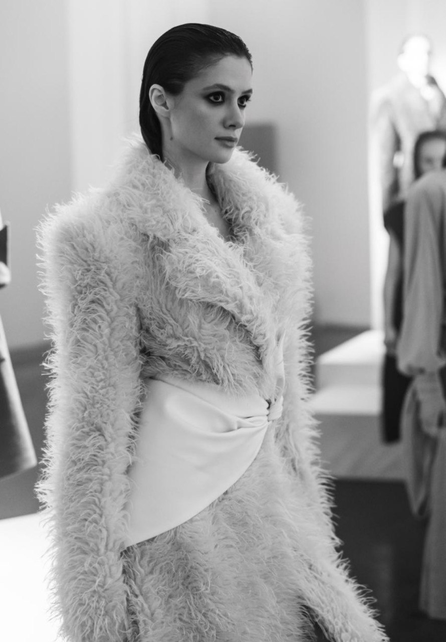 Елегантний образ KRIS MARÁN