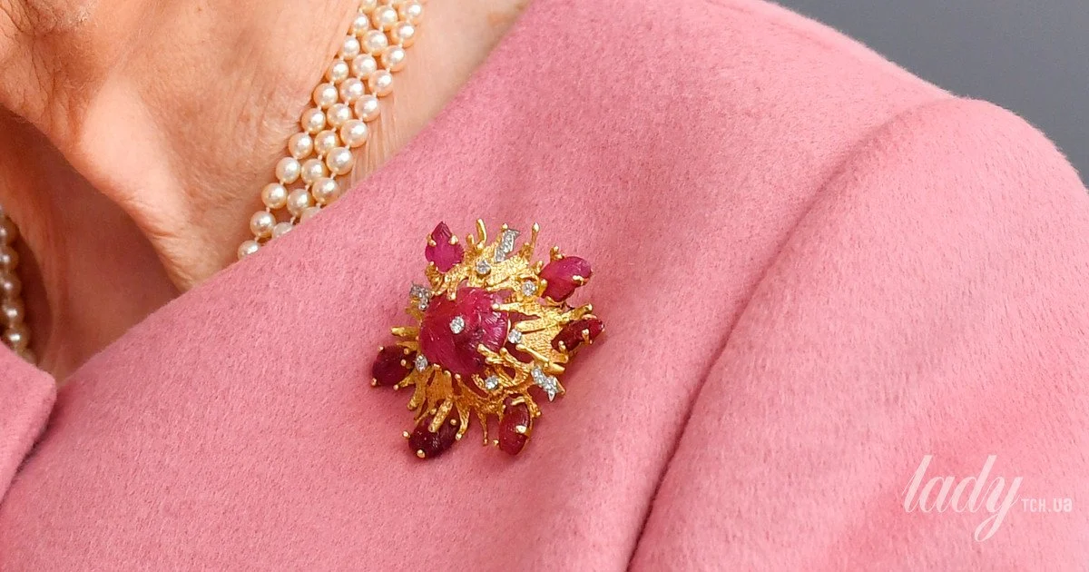 Брошка королеви Єлизавети ІІ