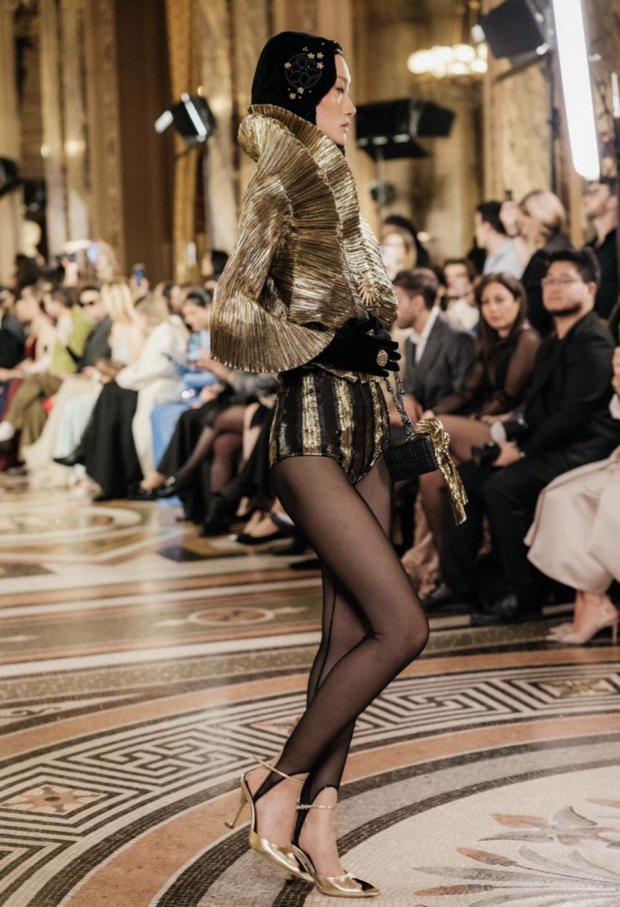 Авторки орнаментів, корсети та золото: бренд YS Couture дебютував у Парижі
