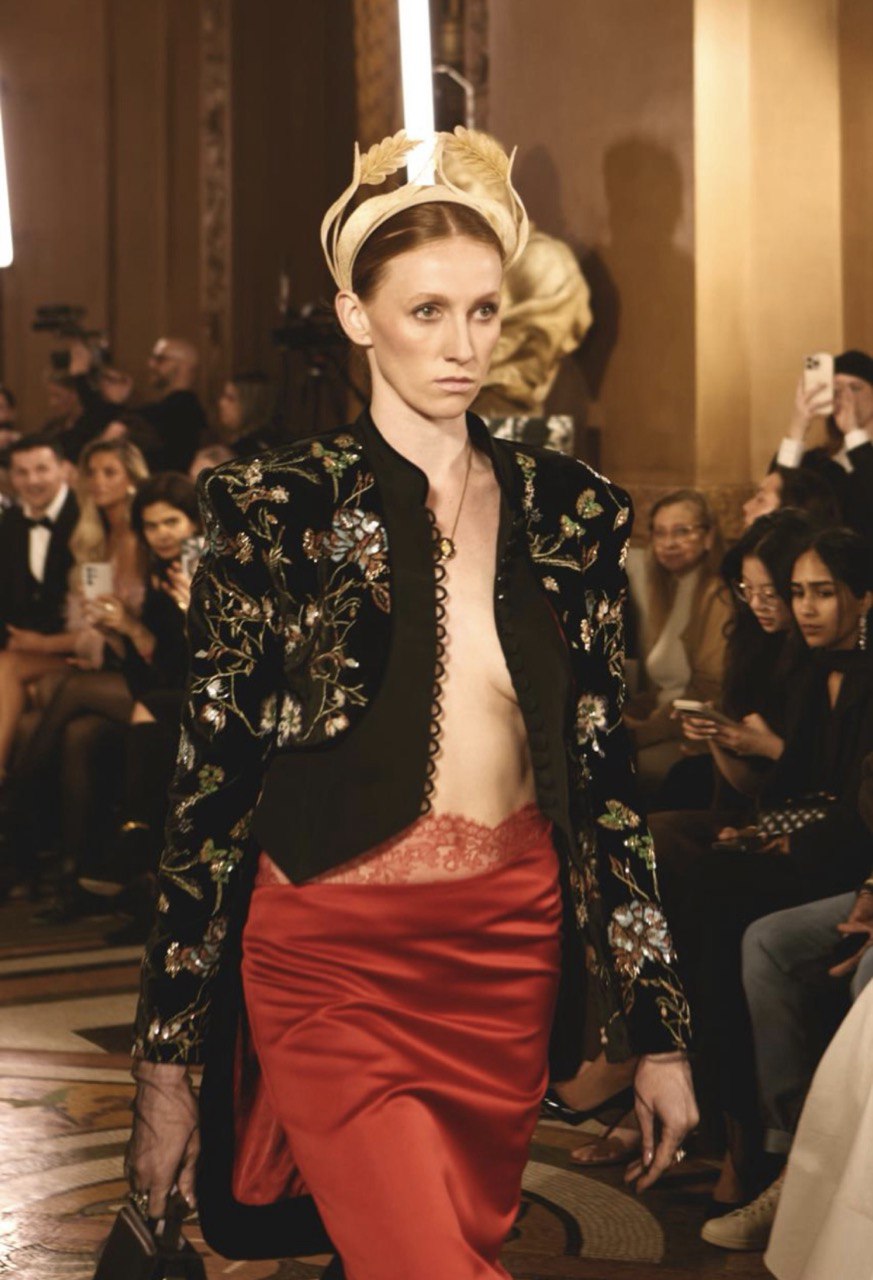 Авторки орнаментів, корсети та золото: бренд YS Couture дебютував у Парижі