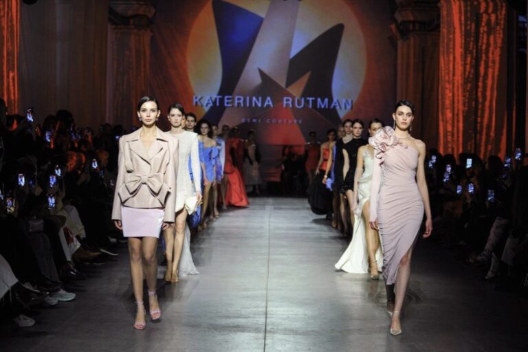 UFW ’26/27: KATERINA RUTMAN втілює футуристичний стиль Олександри Екстер: фешн-порада для вашого must-have образу. 28 UFW ’26/27: KATERINA RUTMAN втілює футуристичний стиль Олександри Екстер: фешн-порада для вашого must-have образу. 8