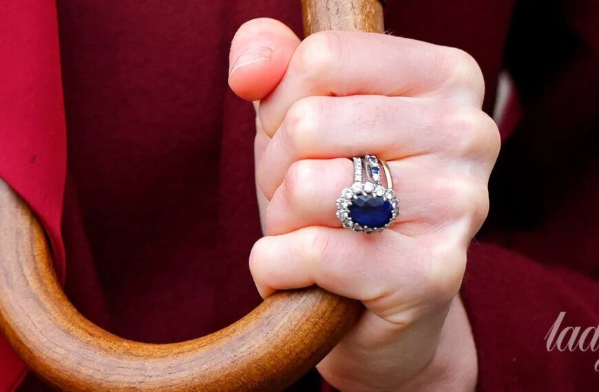 Україночка 71 Мистецтво гармонії: як носити обручку та каблучку для заручин, розкриваючи…