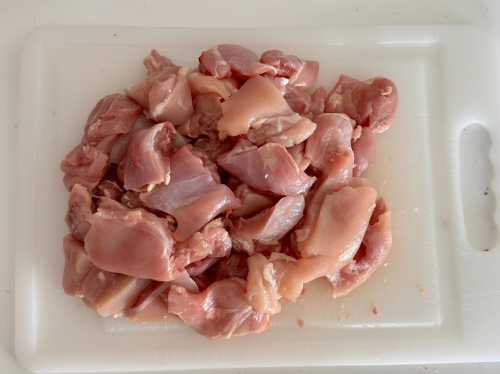 Швидкий рецепт курки: ніжна м'ясо-смакота, яка тане в роті – гості будуть у захваті! Секрет приготування простого, але неймовірного смаку. 10