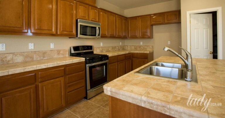 Ретро-чари на кухні: секрети гармонії та натхнення плиткових стільниць, що запалили тренди 70-х 5