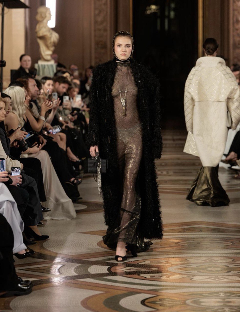 Авторки орнаментів, корсети та золото: бренд YS Couture дебютував у Парижі