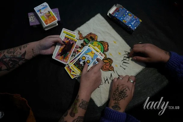 Мистецтво стилю: як зірки, карти таро та інтуїція народжують гармонію вашого гардеробу 2 Таро