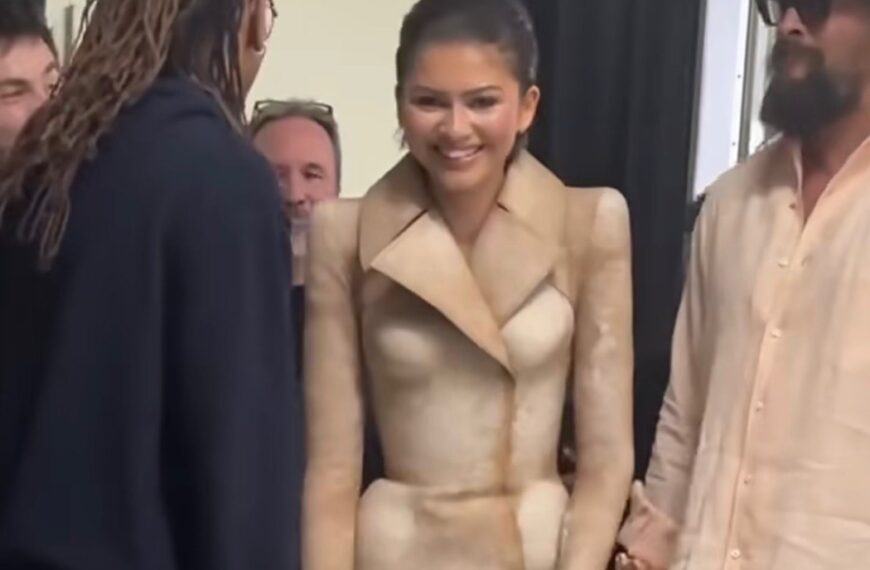 Зендея: пісочний must-have Schiaparelli — тренд нового сезону!