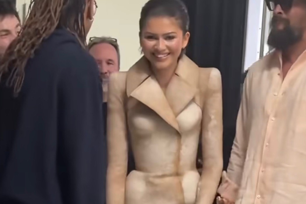 Зендея у «піжамному» костюмі Schiaparelli на фестивалі CinemaCon