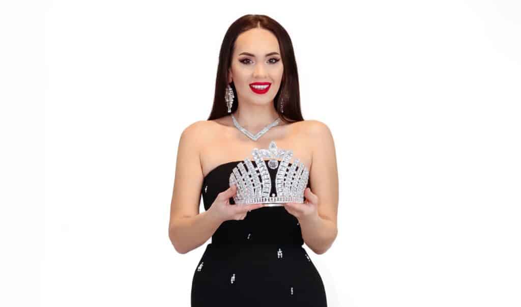 Олена Грицингер: «Я обрала стабільну професію, але знайшла себе у психології та роботі з жінками»