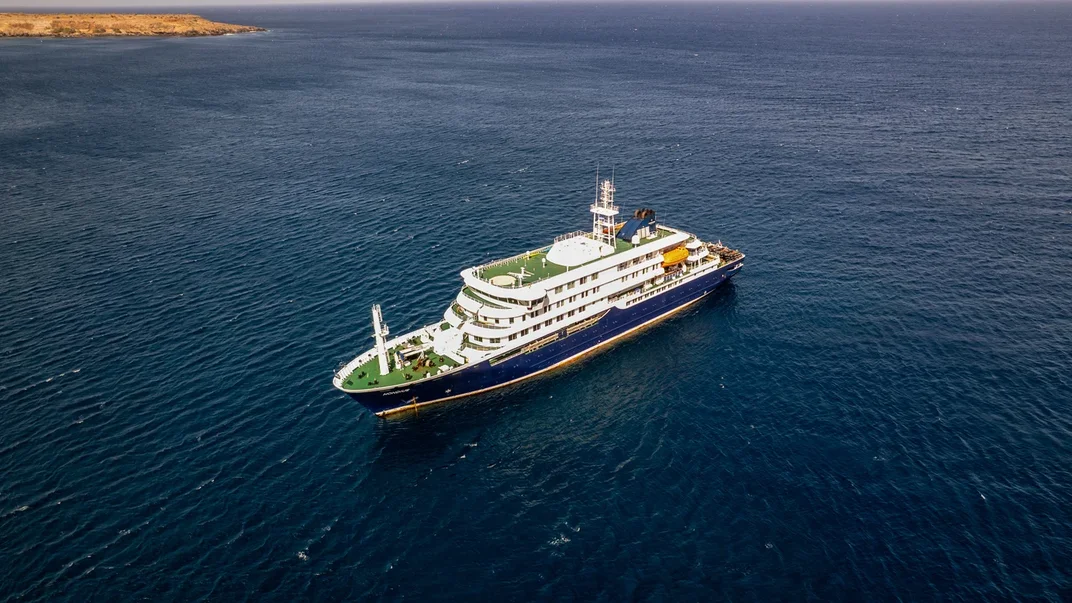 Круїзний лайнер MV Hondius біля порту Праї, столиці Кабо-Верде, 3 травня 2026 року